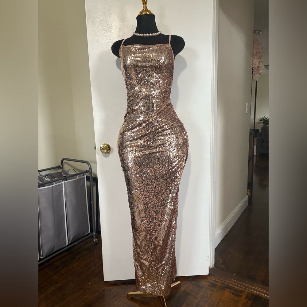 Stunning Rose Gold Sequin Evening Dress – Size Large (New Without Tags)